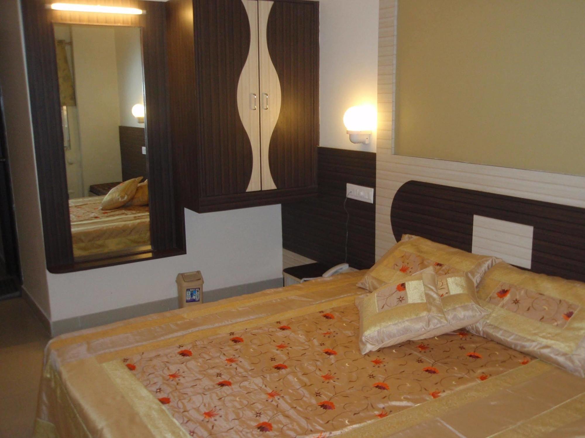 Hotel North Star Udaipur Esterno foto